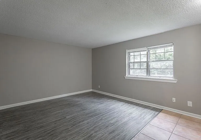 2414 Lyndon Ave — Photo 4