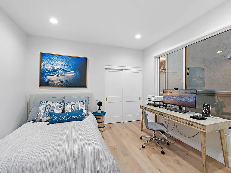 4 Dauphin — Photo 18