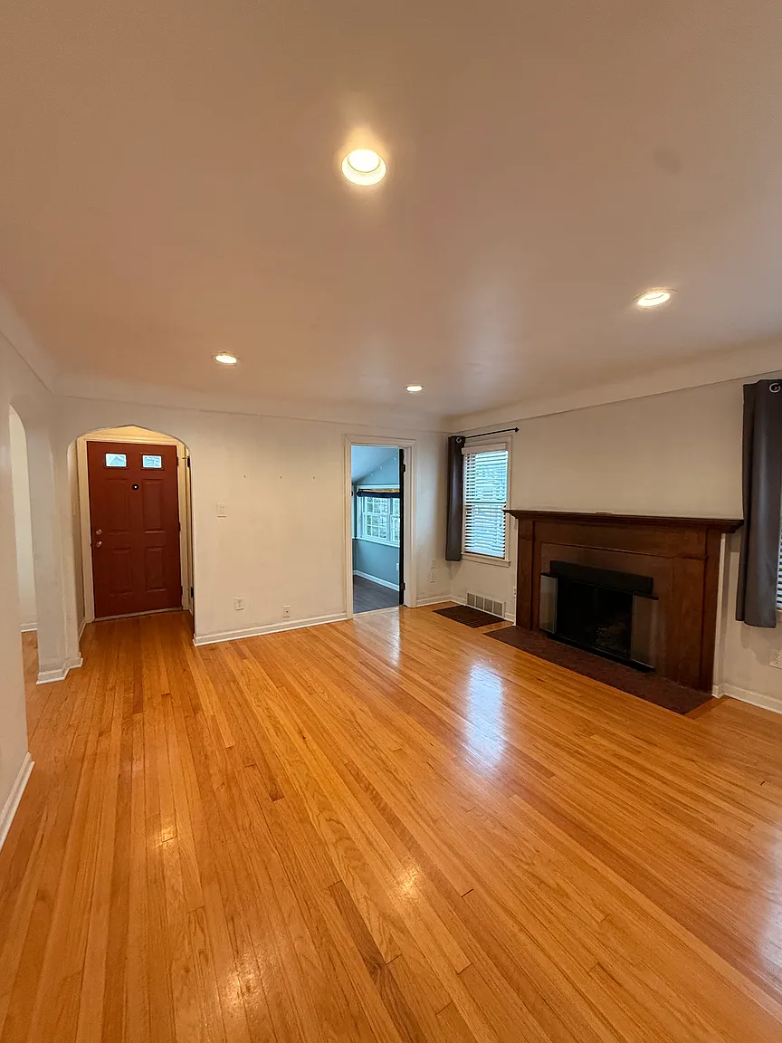 315 Pearson St photo 1