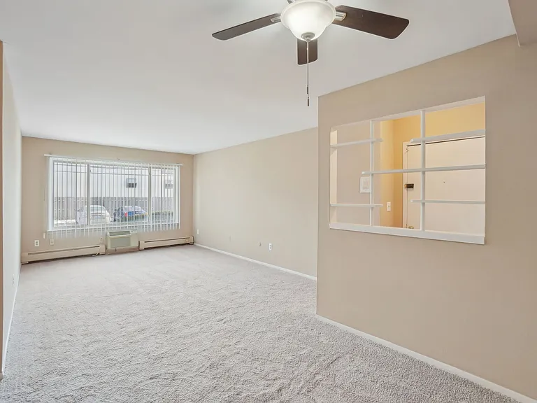 Plymouth Manor Apartments — Photo 23