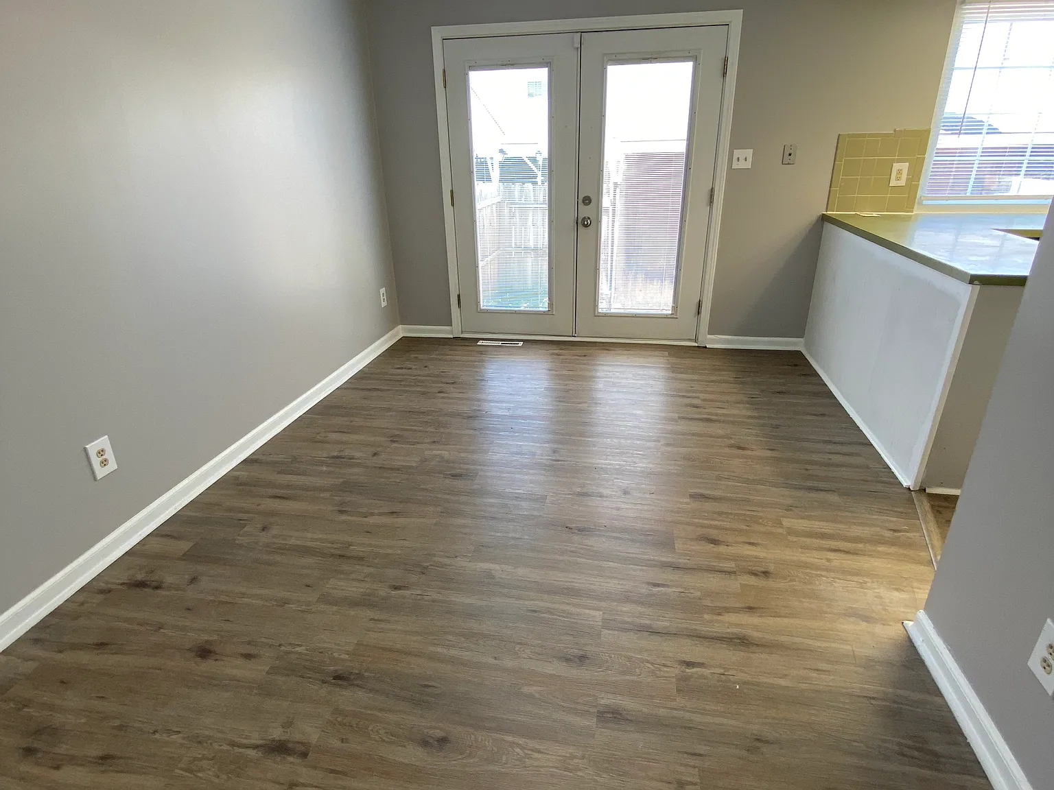 2 Bedroom Apt. In Grandview — Photo 3