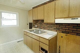5th image of 27 Mason Ave N