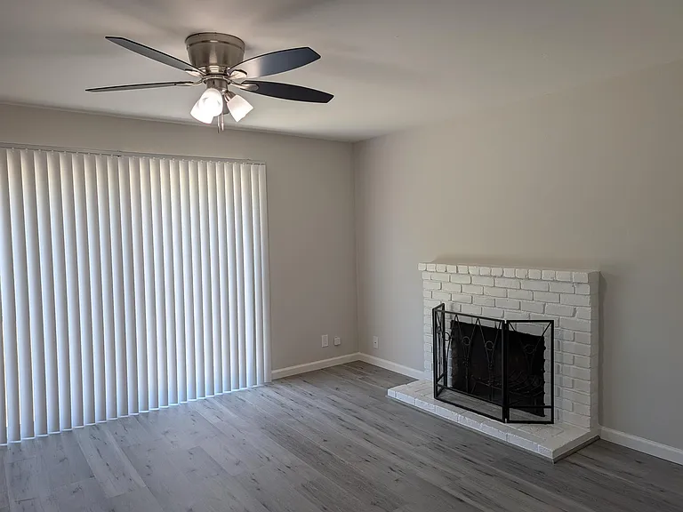 1110 White Dr — Photo 2