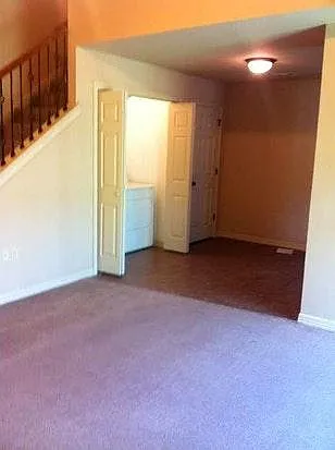 1772 N Chestnut Ave — Photo 4