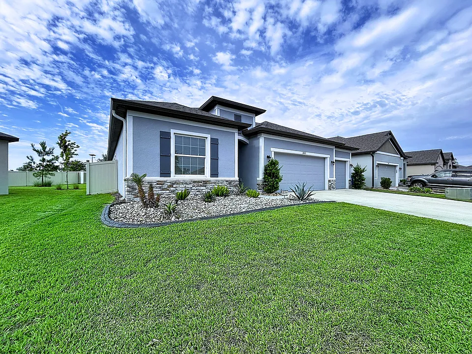 11813 June Briar Loop