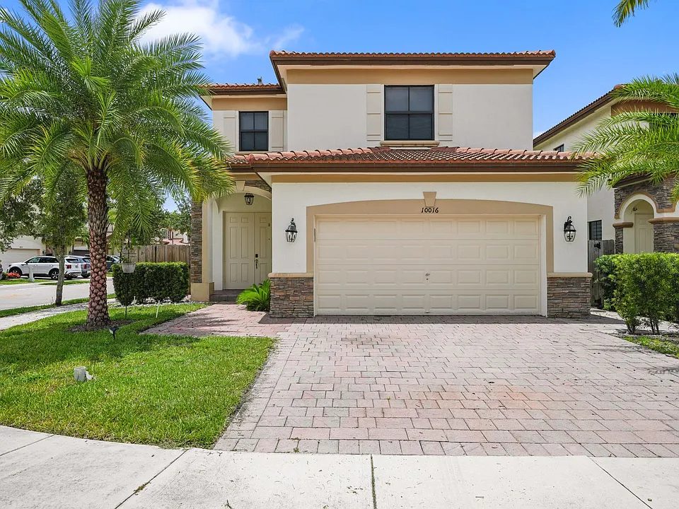 10016 NW 89th Ter