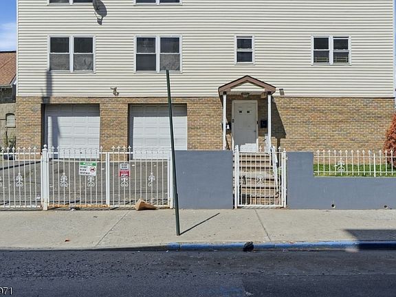 3rd image of 172-174 Carroll St