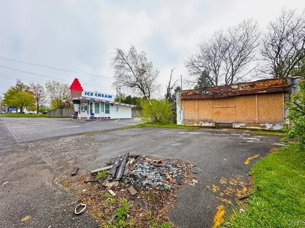 1733 Burrstone Rd, New Hartford, NY 13413
