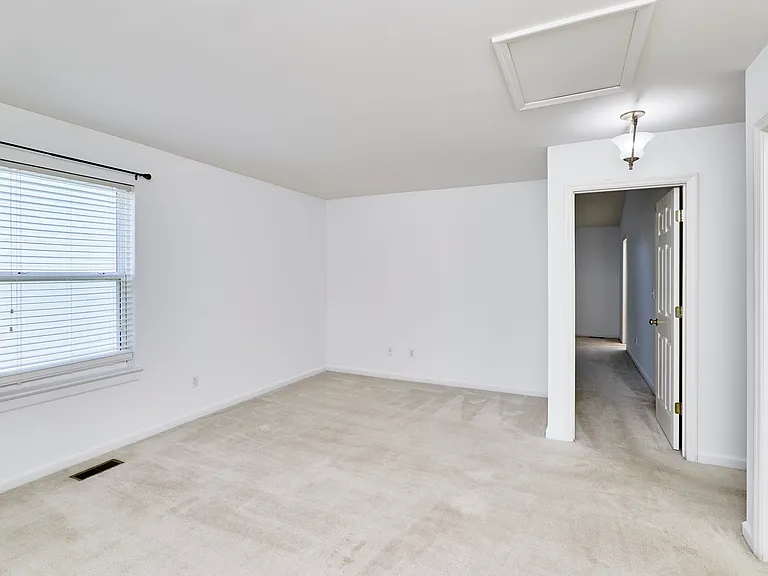 7073 Black Horse Dr — Photo 11