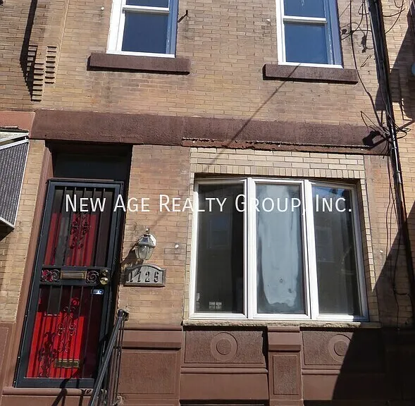 1725 McClellan St — Photo 1