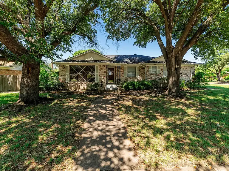 2719 Sharpview Ln — Photo 14