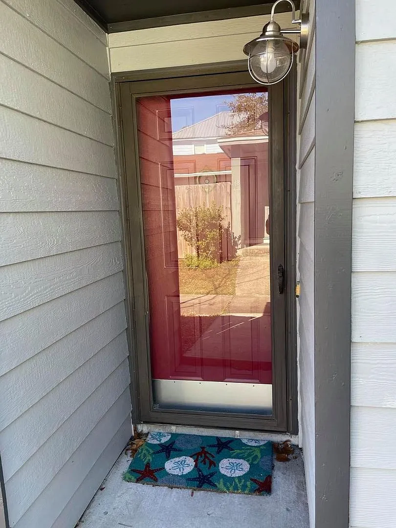 817 Premier Dr — Photo 2