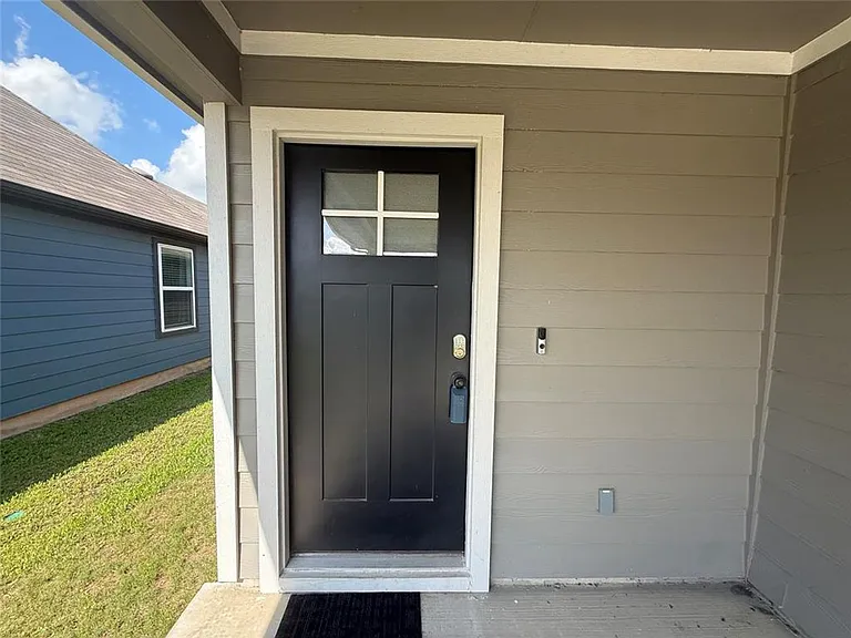 235 Sweetwater Creek Ln — Photo 3