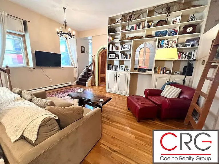 238 Columbia St #1 — Photo 5