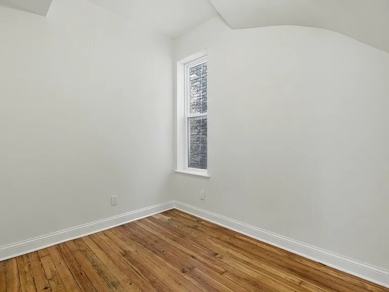 909 W Addison St #2 — Photo 9