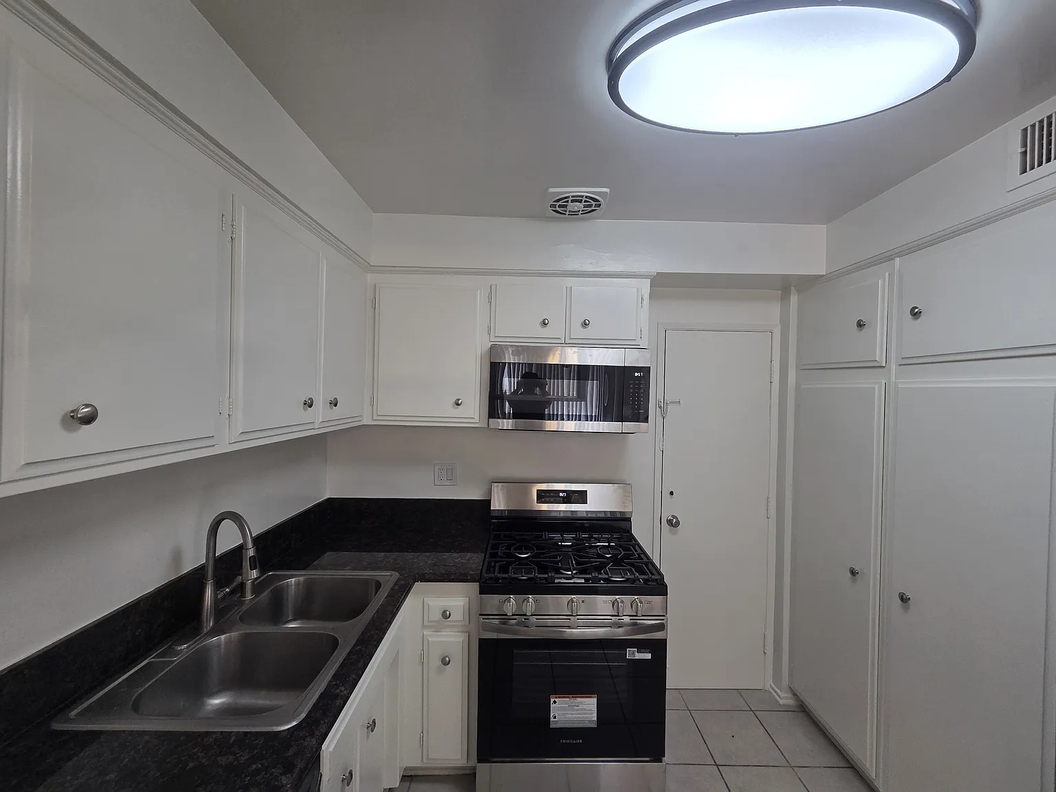 1 bed, 650 sqft, $2,350 — Photo 1