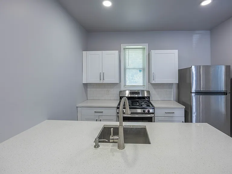 574 E Herman St — Photo 4