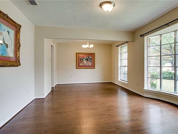 5th image of 2700 N Surrey Dr