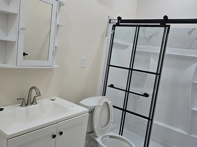 696 W Crocker Ln #2 — Photo 2