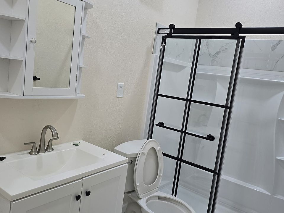 2nd image of 696 W Crocker Ln #2