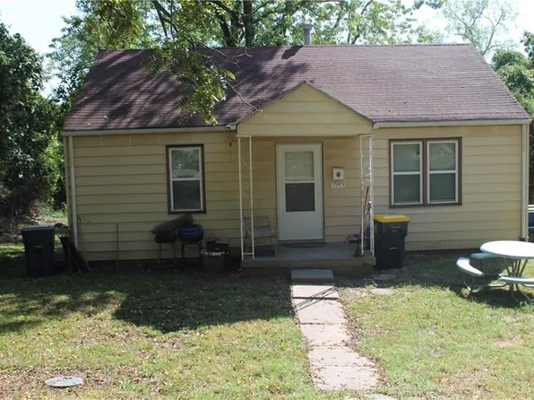 7949 Agnes Ave, Kansas City, MO 64132