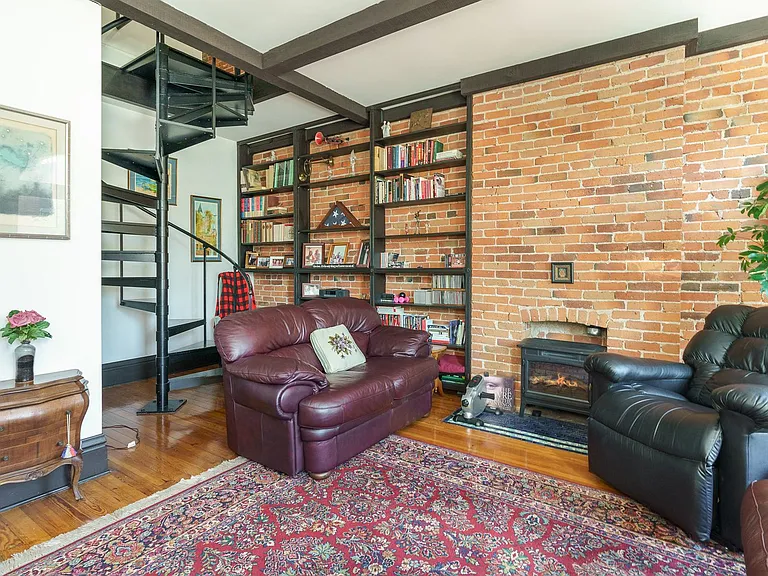 Unique 2 Bedroom in German Village — Photo 16