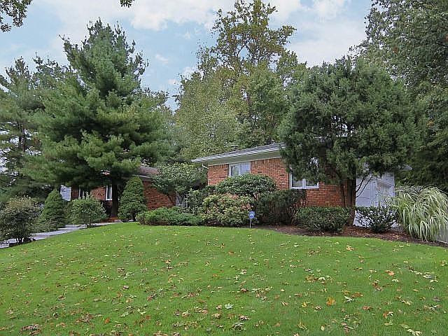 1st image of 128 Lawrence Dr