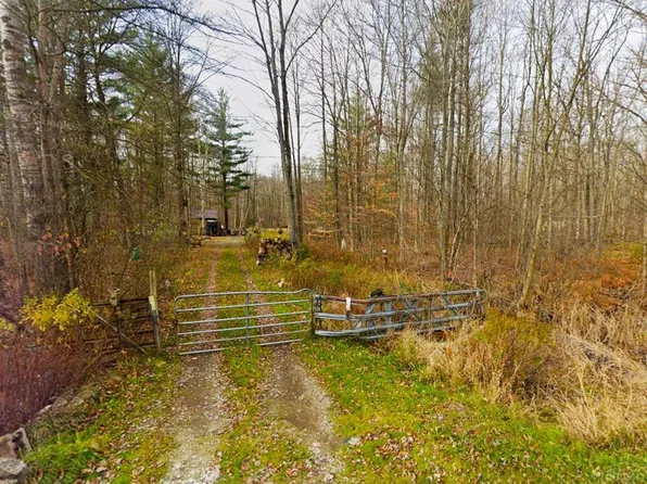 2625 Barth Rd, Smiths Creek, MI 48074