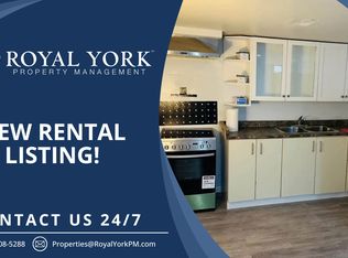 218 Rosedale Dr #2, Whitby, ON L1N1Z3