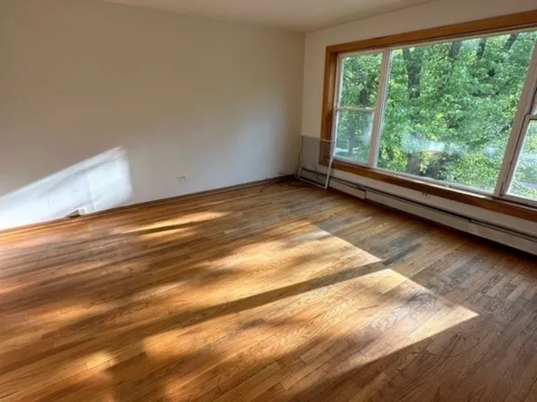 (undisclosed Address), Riverdale, IL 60827