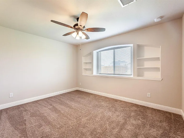 1304 Lancaster Dr — Photo 21