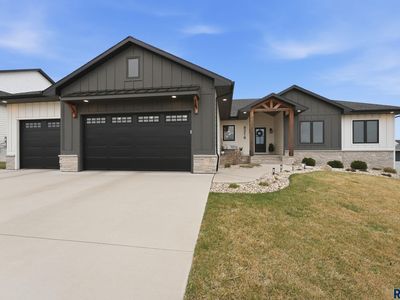 8216 E Ladyslipper Cir, Sioux Falls, SD, 57110