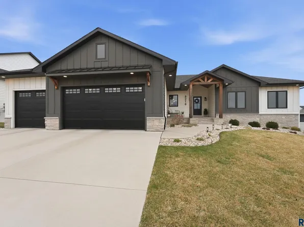 8216 E Ladyslipper Cir, Sioux Falls, SD 57110