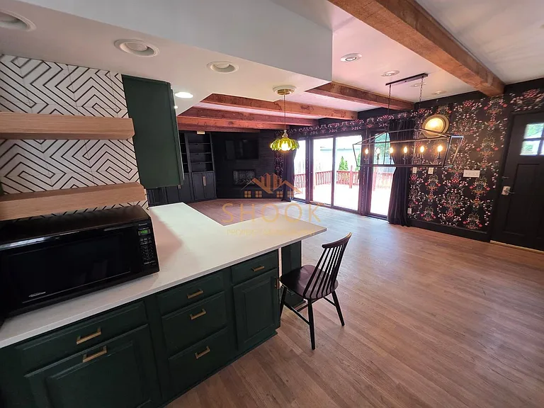 914 Vine St — Photo 10