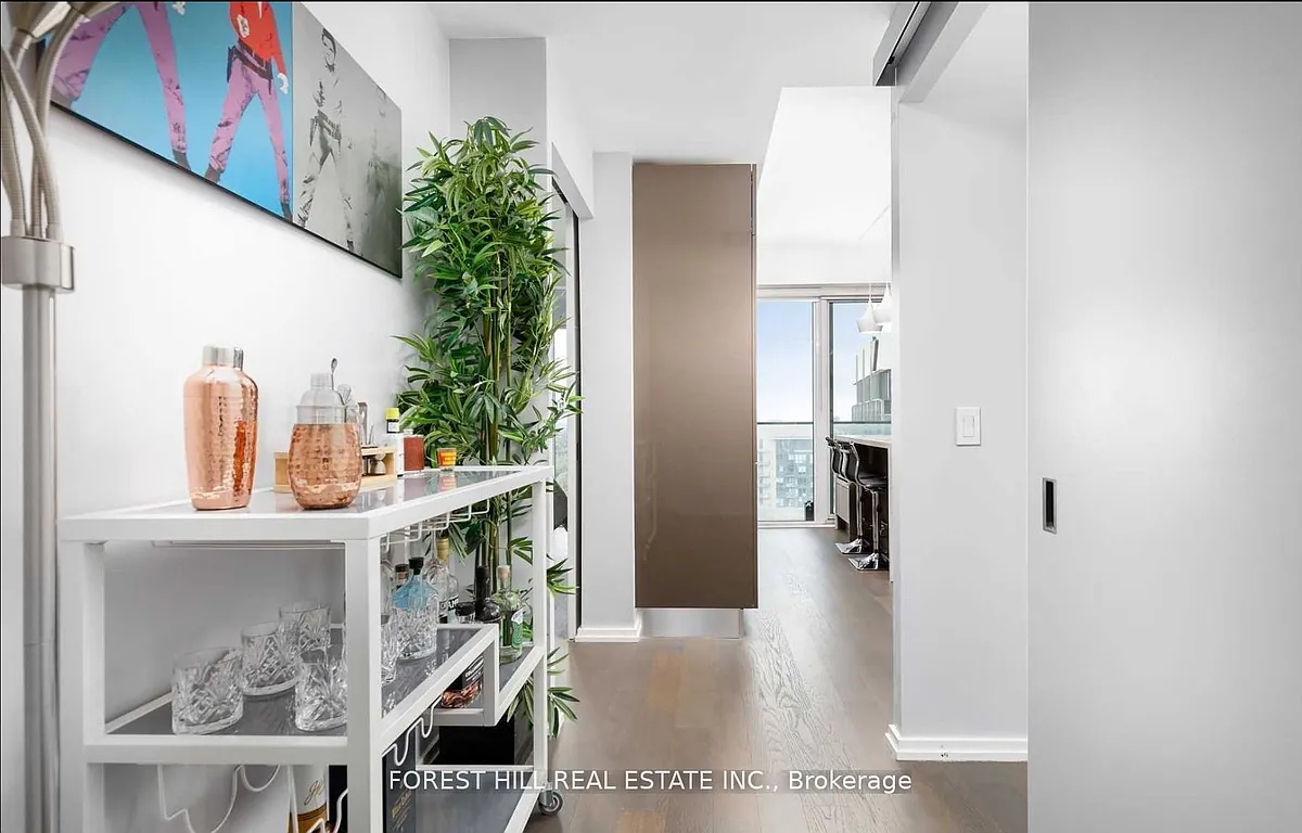 Building Photo - 5 Soudan Ave #3111