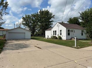 2201 43rd St, Moline, IL 61265