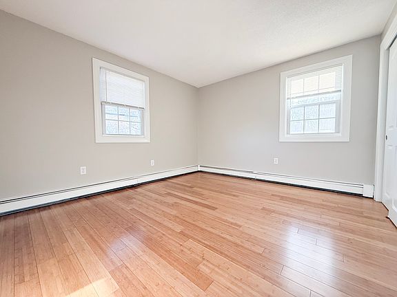 3rd image of 31 Stonehenge Rd APT 3