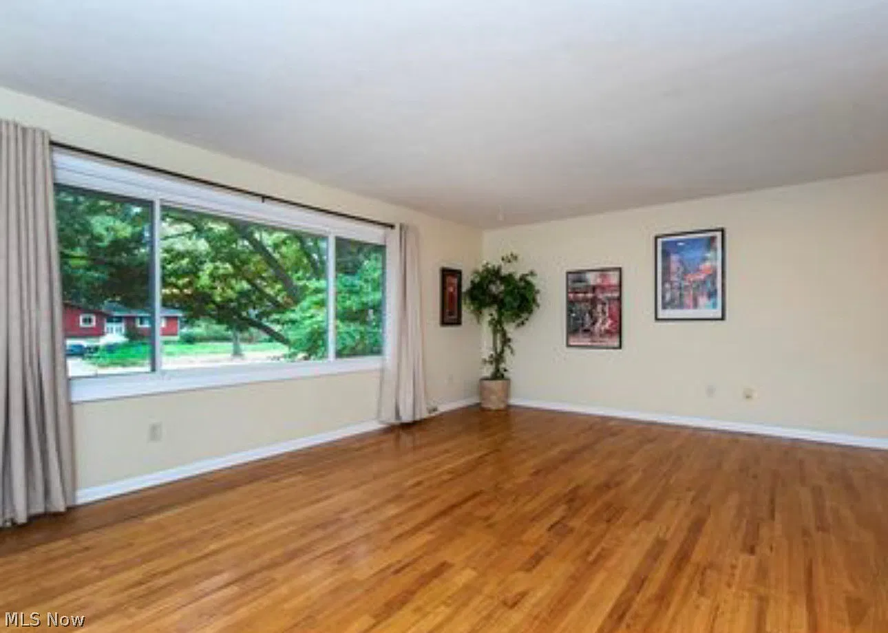 3 bed, 1.5 bath, 2832 sqft, $2,700 — Photo 3