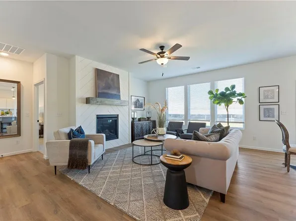 27101 E Oak View Dr, Lees Summit, MO 64086