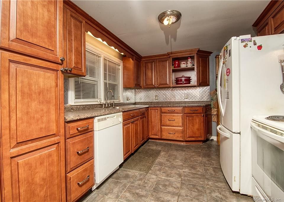 2nd image of 14 Leonard Rd
