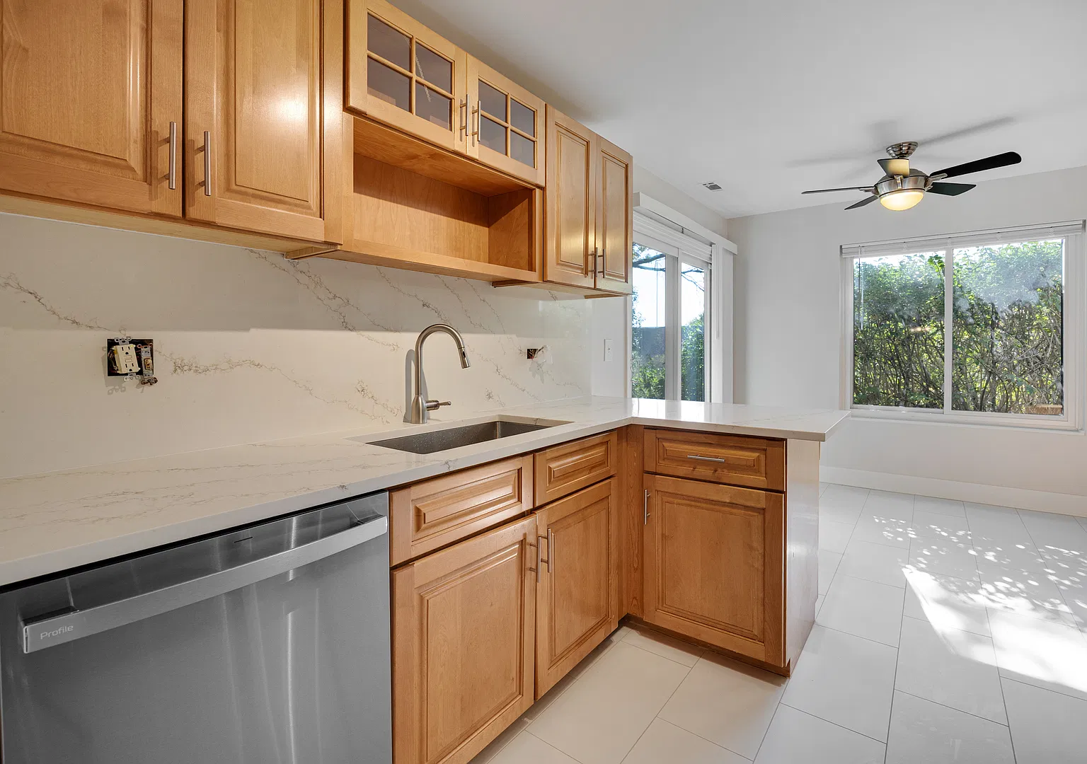 2 bed, 1100 sqft, $2,500 — Photo 4