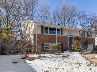 911 E Anderson Dr, Palatine, IL 60074