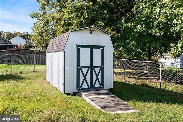 852 Morgan Pl — Photo 33