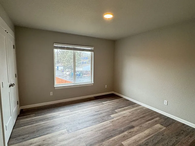 210- 2012 NE Neil Way — Photo 9