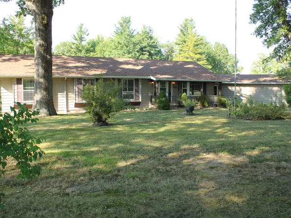 2979 E 8th St, White Cloud, MI 49349