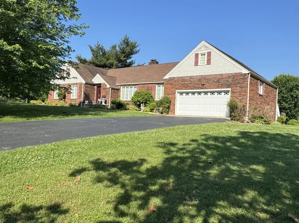 715 McClure St, Red Boiling Springs, TN 37150