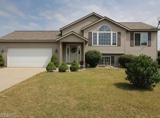 427 Greenview Dr, Caledonia, MI 49316