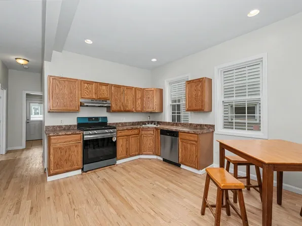 55 4th St #57, Lowell, MA 01850