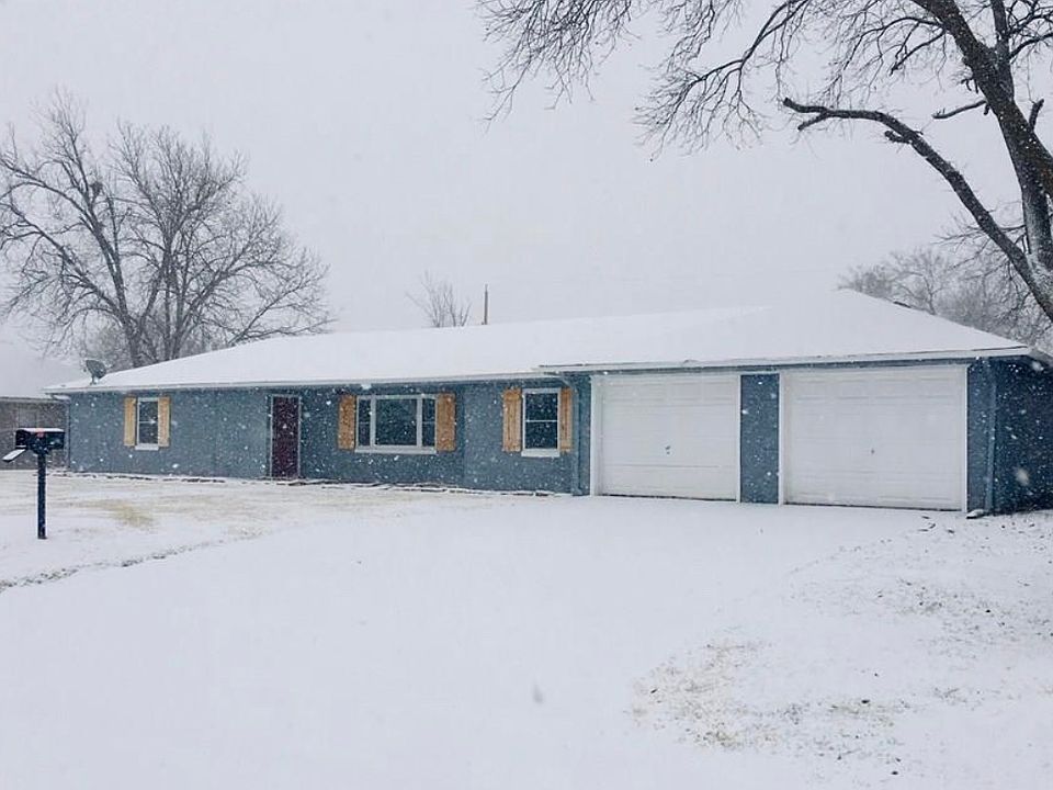 1st image of 914 W D Ave