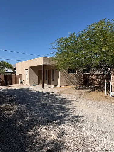 1223 E Blacklidge Dr Photo 1